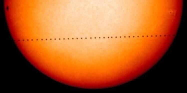 日食是因为月球挡住了太阳光「日食是因月亮挡住了太阳水星金星也能挡住太阳它们挡住会怎样」