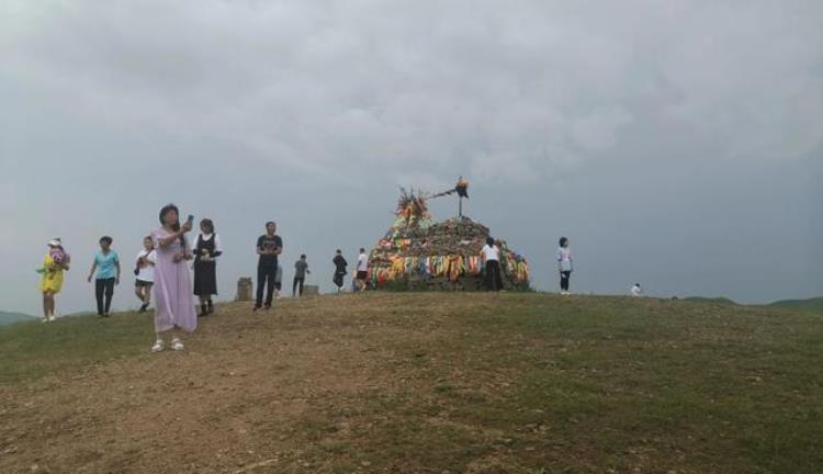 西藏堆石头祈福「路遇玛尼堆添石祈福」