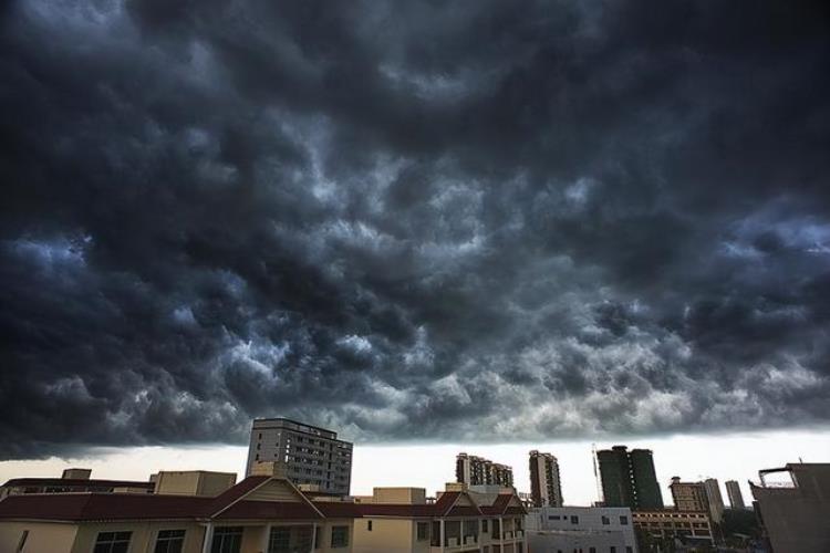 为什么下雨天会有雷声和闪电「下雨出现闪电和雷声这是为什么闪电和雷声是如何形成的」