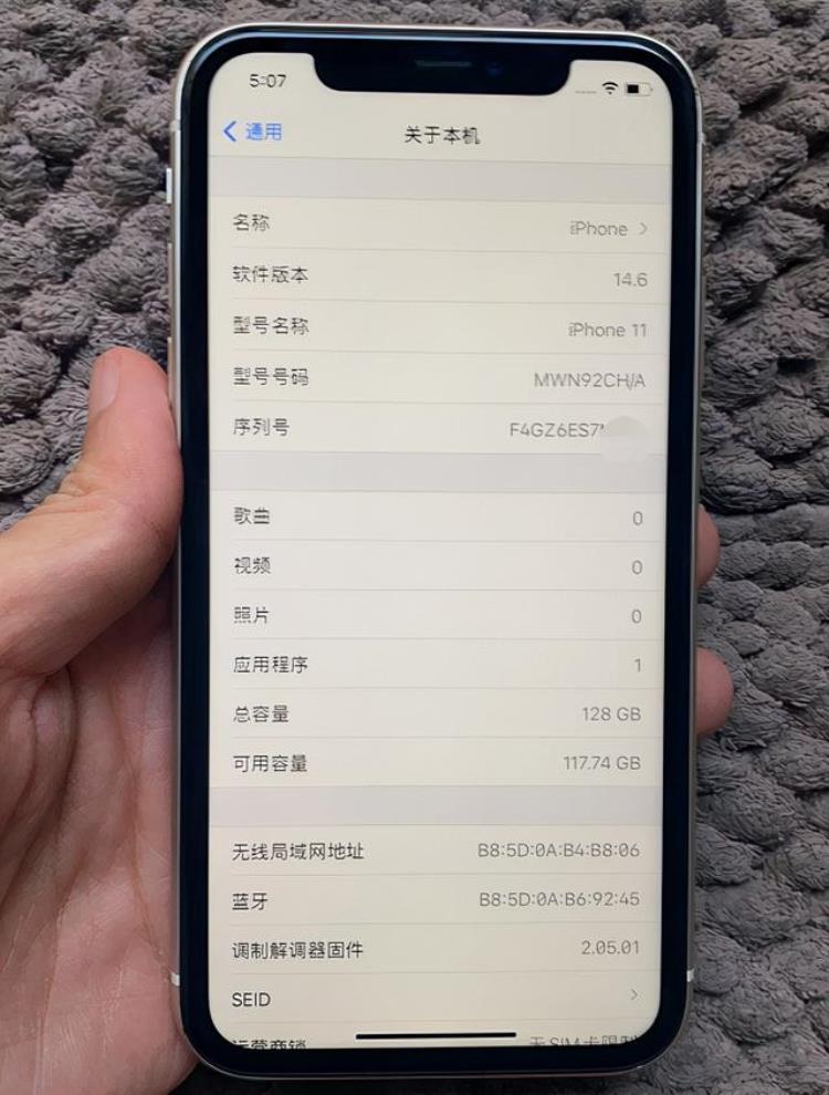 苹果11原厂后壳「商家太不走心粉丝2800买原装iPhone11竟发现换过外壳」