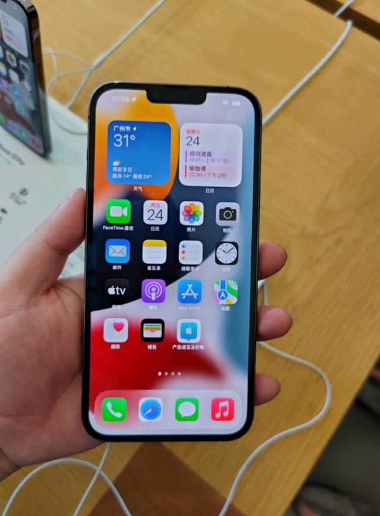 苹果13被黄牛「黄牛损失惨重iPhone13开售即破发现场看的比买的多」
