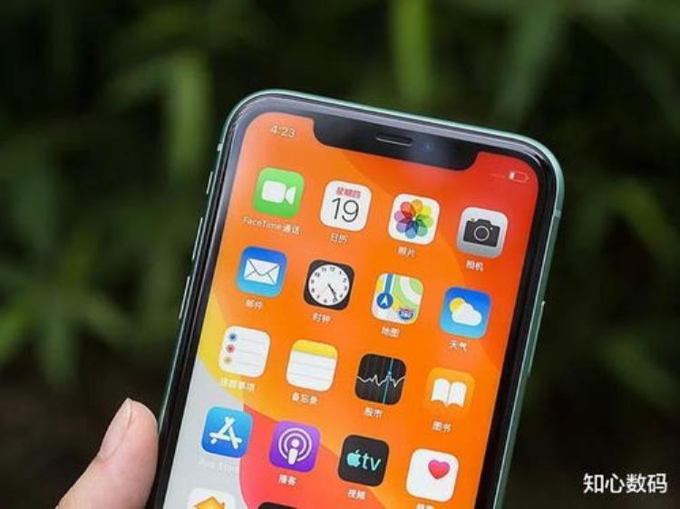 2022年苹果iPhone11估计降到多少「iPhone11降到3699元在2022年这个时间点买它还是骁龙8旗舰」