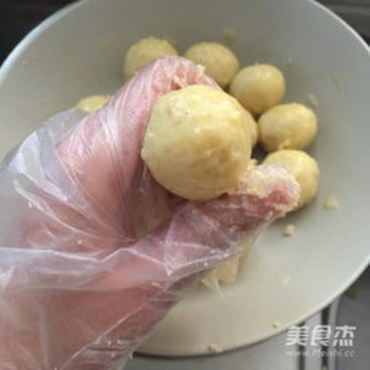 小土豆变成金疙瘩「小土豆成金疙瘩」