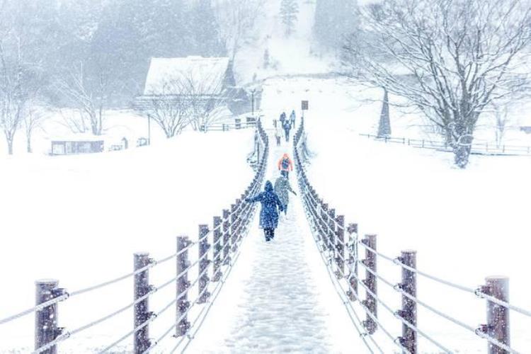 日本滑雪温泉「迎着飞雪泡温泉日本冬季小众游」