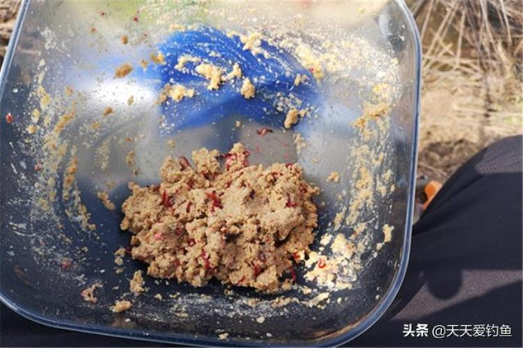 一年四季钓鲫鱼的最佳的季节「四季钓鲫鱼有人说春秋两季最好我却认为是冬季原因有这4点」