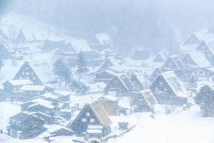 日本滑雪温泉「迎着飞雪泡温泉日本冬季小众游」