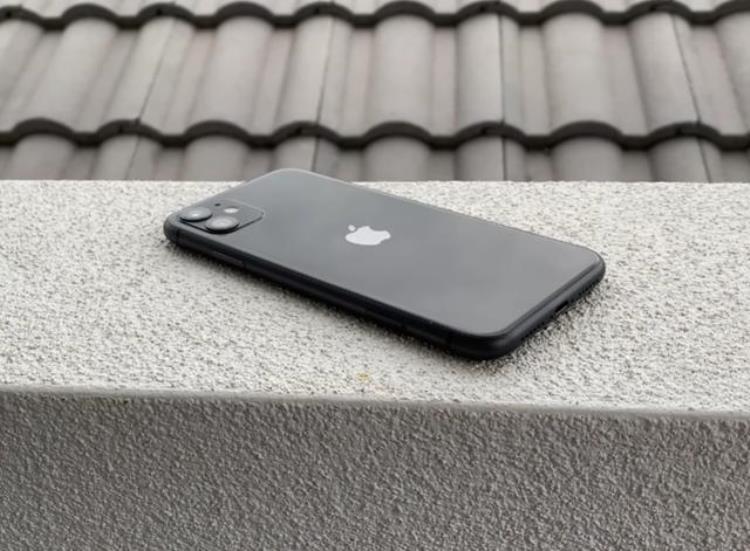 苹果11是廉价版手机吗「三年前的iPhone11如今跌到3799元现在使用算什么级别的手机」