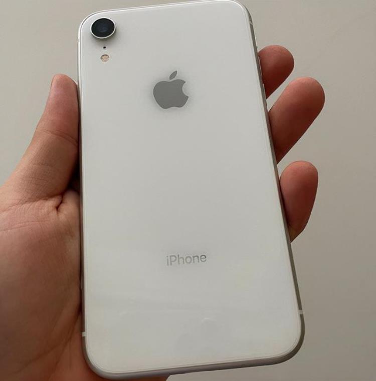 iphone xr测评真机「网友花1600买的iPhoneXR验机结果炸弹机比翻新机差」