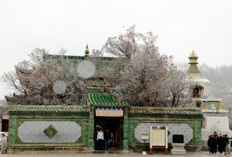 西宁塔尔寺介绍「塔尔寺被誉为佛教圣地是西宁最受欢迎的旅游目的地之一」