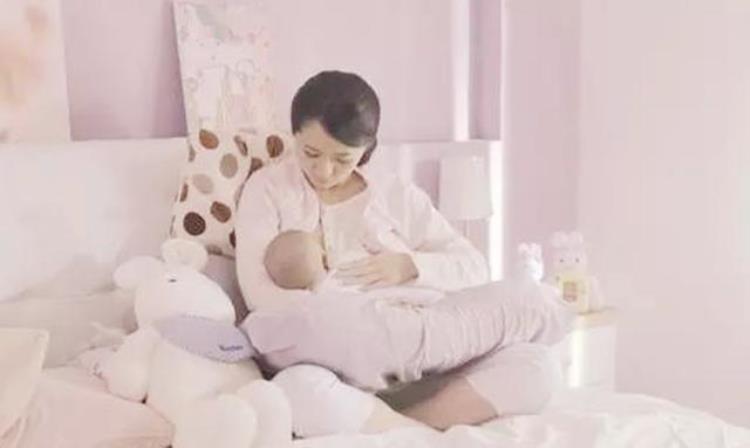 睡着喂母乳会导致宝宝有影响吗「母亲喂奶时睡着导致孩子发生意外为什么哺乳时妈妈很嗜睡」