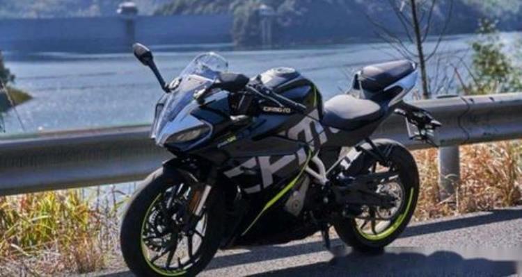 春风250sr赛道版减震怎么样「春风250SR赛道版上市售216万竟还有KYB减震」