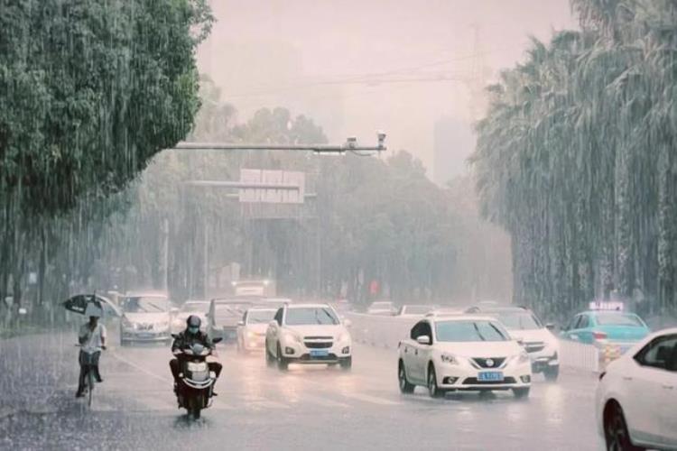 7月8月雨季「告别史上第二热的7月8月开启雨雨雨模式」