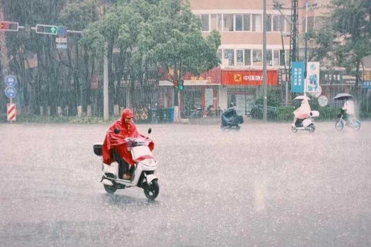 7月8月雨季「告别史上第二热的7月8月开启雨雨雨模式」