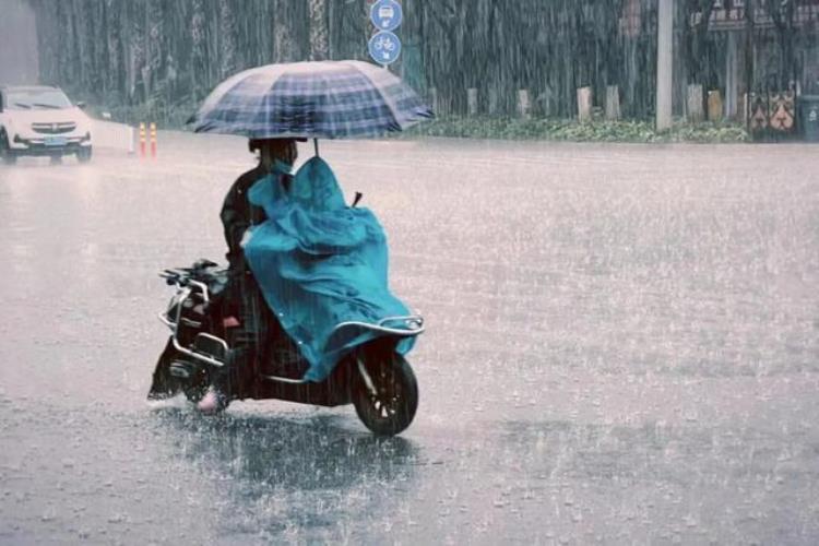 7月8月雨季「告别史上第二热的7月8月开启雨雨雨模式」