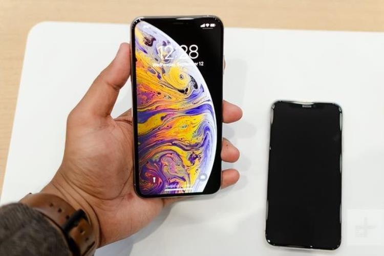 1800买一台iPhoneXsMax2023年使用可以吗内行人告诉你答案