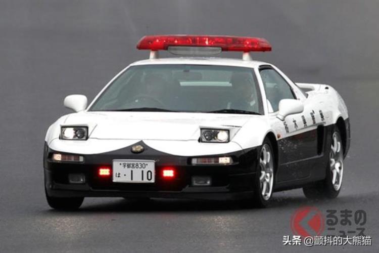 日本警车车型从皇冠到GTRLC500等各款车身颜色都是黑白的原因