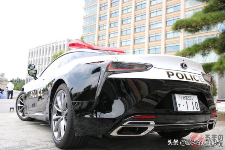 日本警车车型从皇冠到GTRLC500等各款车身颜色都是黑白的原因