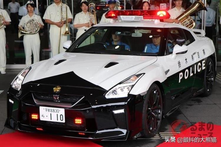 日本警车车型从皇冠到GTRLC500等各款车身颜色都是黑白的原因