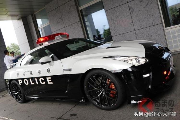 日本警车车型从皇冠到GTRLC500等各款车身颜色都是黑白的原因