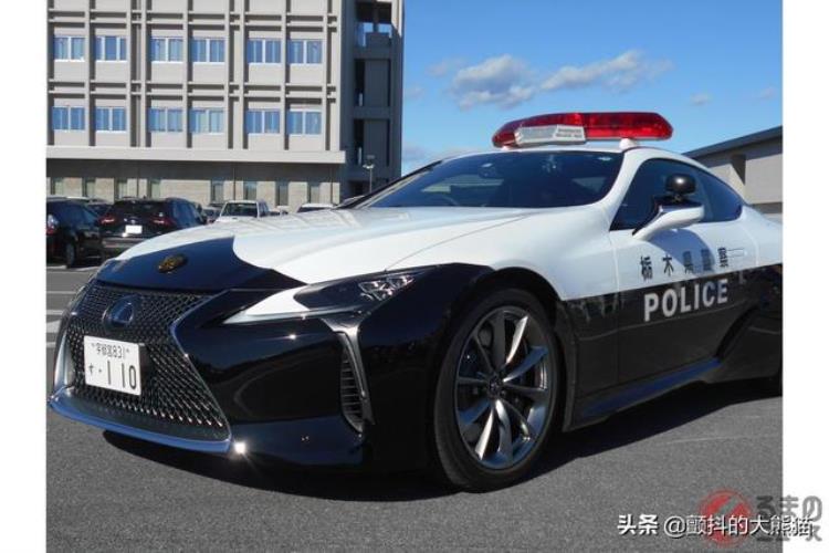 日本警车车型从皇冠到GTRLC500等各款车身颜色都是黑白的原因