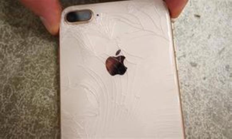 iphone8后盖维修价格「果粉痛心苹果8后盖维修要2888元」