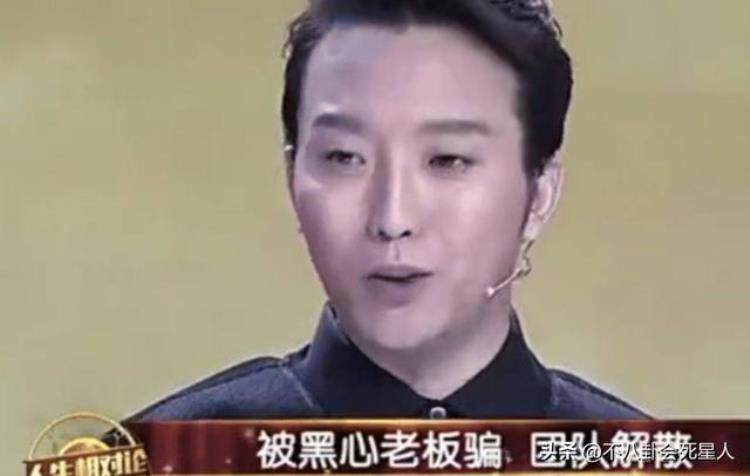 李玉刚咋了?「李玉刚直播不说话摇头晃脑闭目喝茶演出坐轮椅他怎么了」