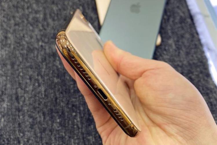 组装一部苹果xsmax多少钱「一台组装iPhoneXSMax不足三千元还敢买二手苹果机吗」