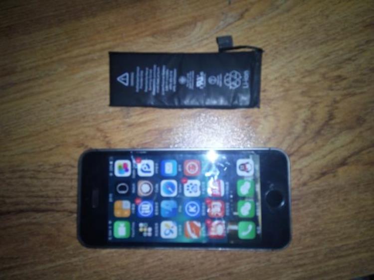 iphone 5s电池更换,iphone5s更换大容量电池