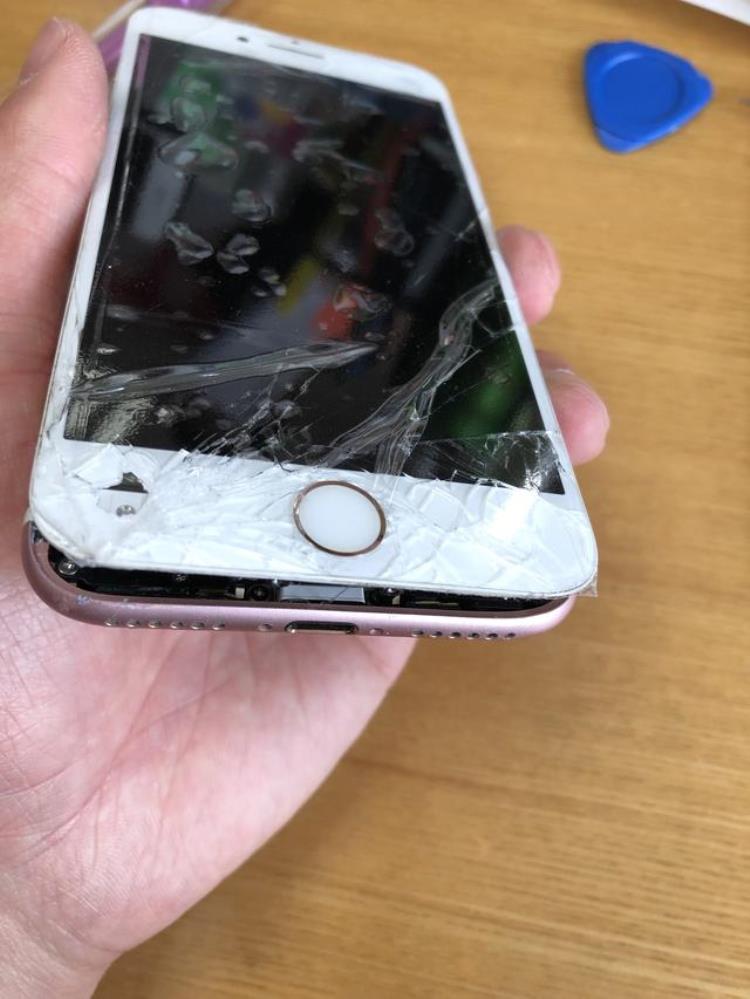 006:帮同事换iphone7换屏总成胆大心细