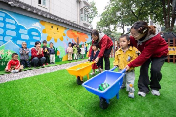 新华全媒丨补齐幼有所育短板弱项全国婴幼儿照护服务示范城市创建活动看点扫描