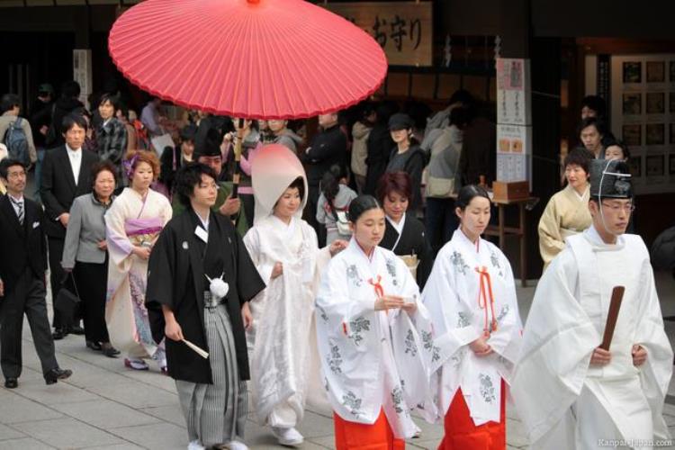 日本结婚送花圈吗,日本婚礼送喜报