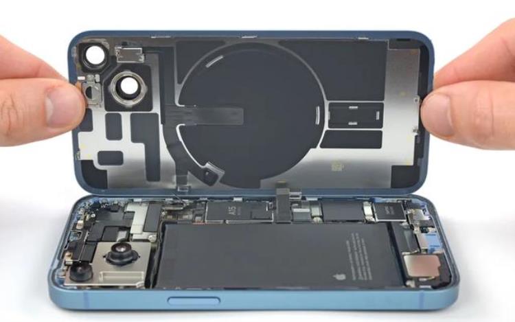 iFixit拆解iPhone14全新内部改造使其更容易维修屏幕和后盖