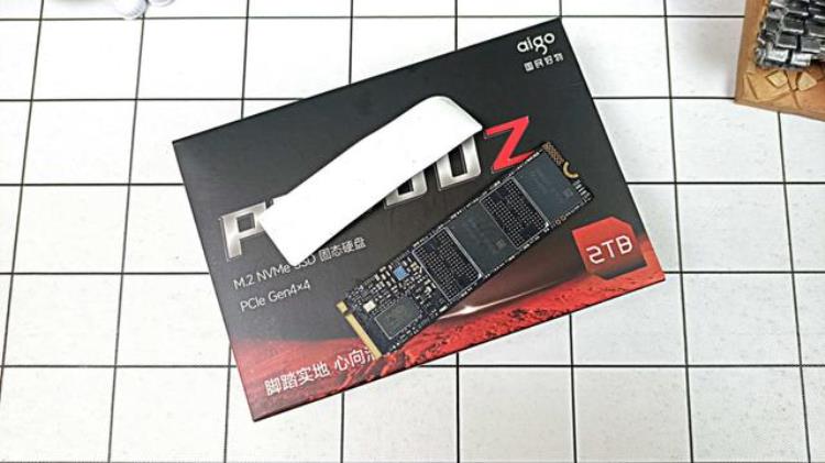 aic ssd「国产SSD神车你上了吗aigoP7000Z2T降至5491G不到3毛钱」