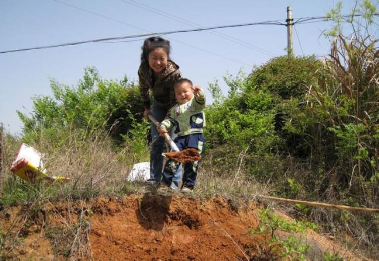 儿子结婚了还跟妈妈睡,婆婆和儿子睡在一张床上正常吗