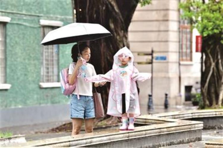 八月为什么这么多雨,八月的雨哗哗下不停