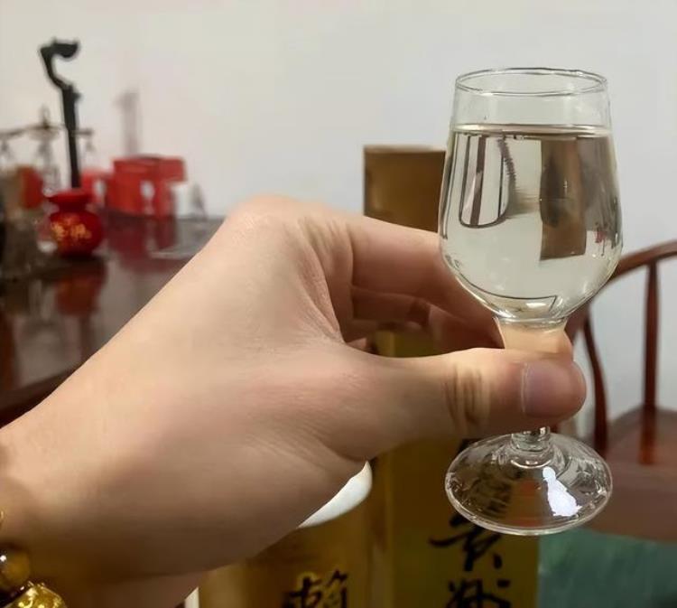 赖茅97香港回归二斤装多少钱一瓶,97年赖茅香港回归特制多少钱一瓶