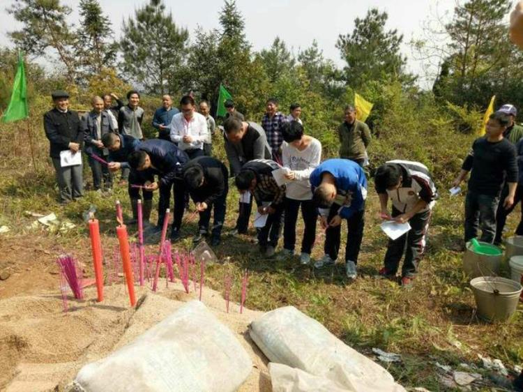 闰年不添坟,双春润二不上坟