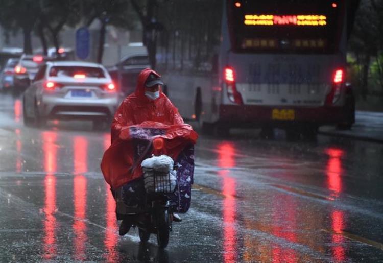 为什么清明前后总是下雨,为什么清明节一定要下雨呢