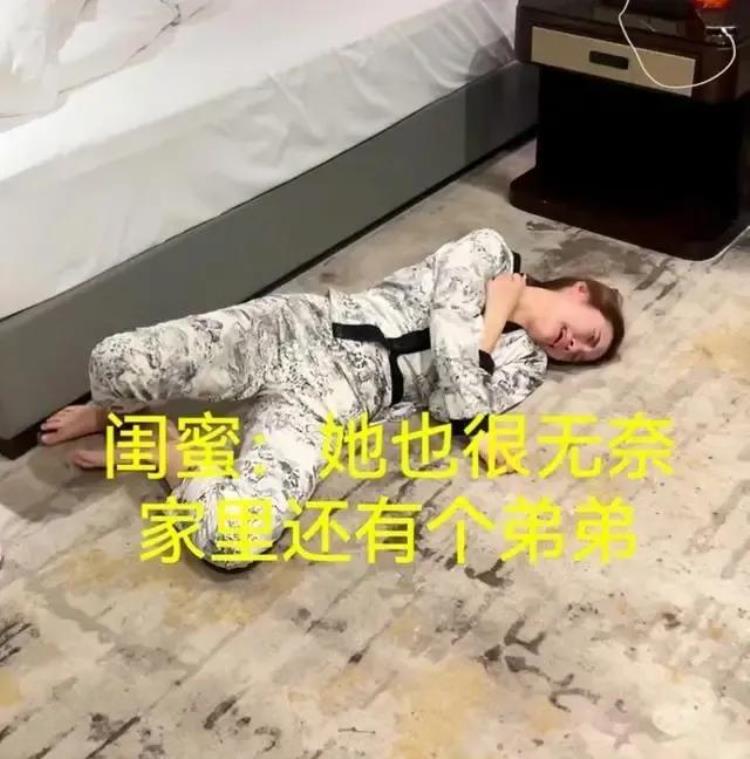 女友得知前任结婚反应很强烈,女子看见前男友结婚痛哭