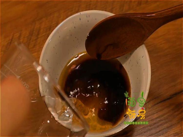 茄子下饭菜怎样做才好吃「分享茄子最下饭的做法鲜软入味做法简单拌饭我能吃三碗」