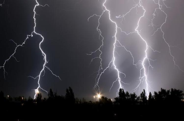 上海为什么不降温,为什么上海很少下暴雨