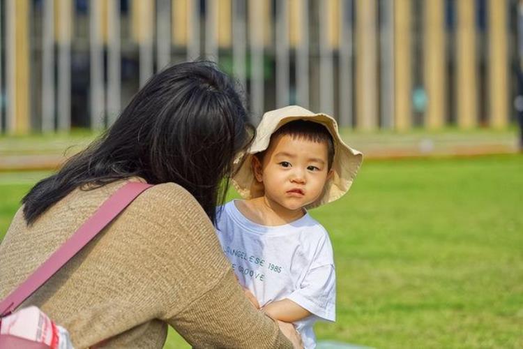 常年在家带孩子的女人怨妇「为什么说在家带娃的女人容易背叛家庭3个过来女人说出内心话」