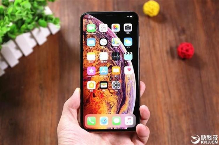 iPhoneXS/XSMax维修费用公布换块屏能买一部小米8