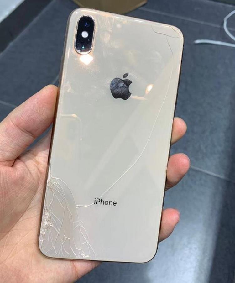 国行在保iPhoneXSMax后屏碎裂要价5000元合适吗