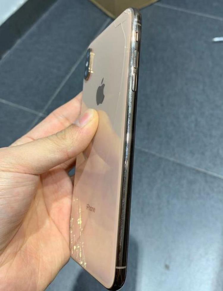 国行在保iPhoneXSMax后屏碎裂要价5000元合适吗