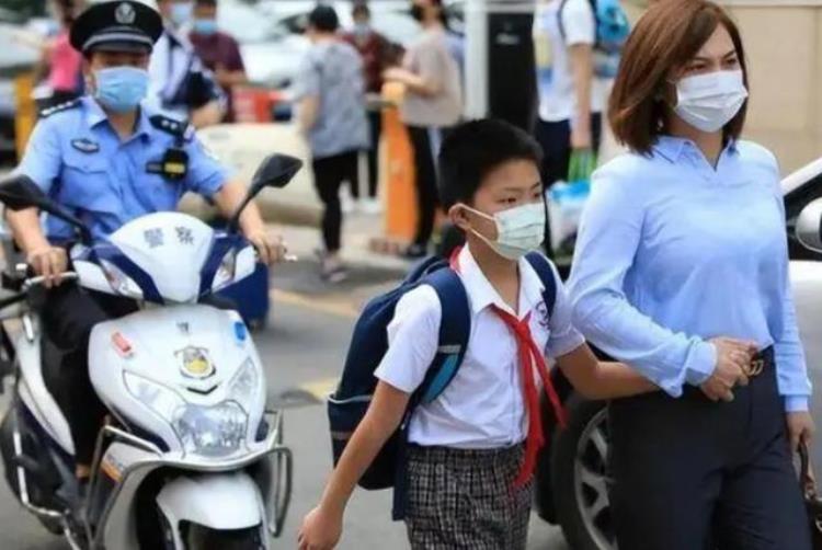 小学生是满六岁就能上一年级吗,小学生上学时间新政策