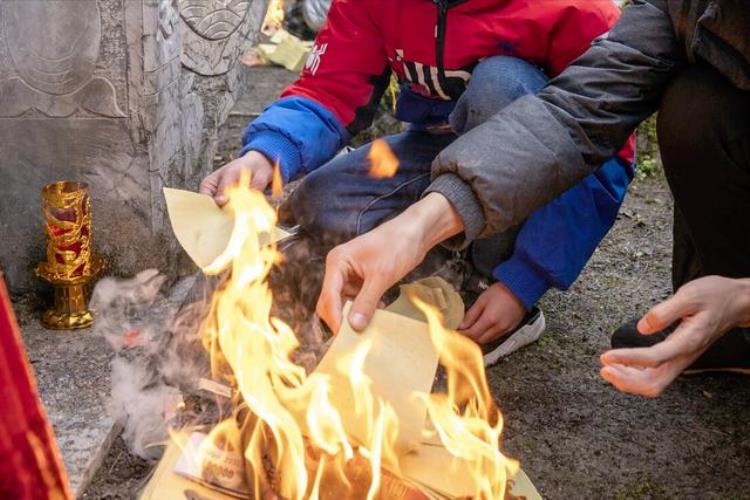 闰年不上坟,闰月之年不能迁坟吗