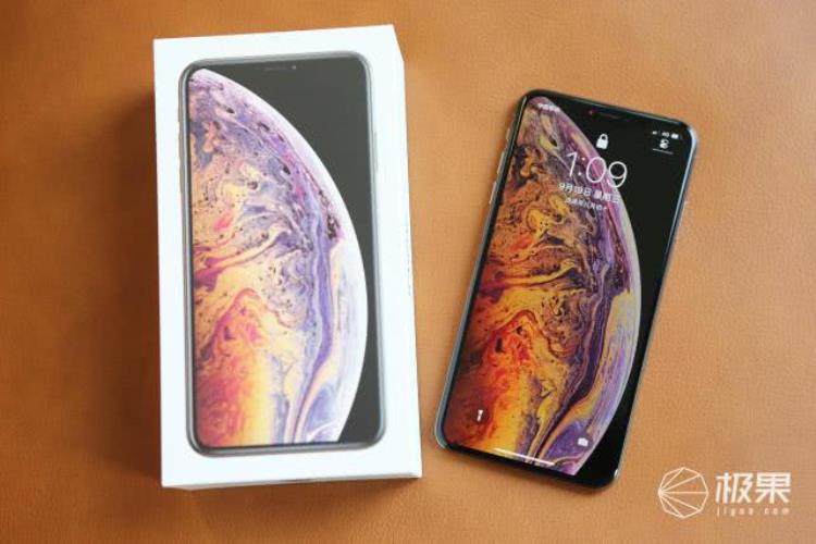 宣传IP68防水的iPhoneXSMax却被水冲坏客服维修需要4000块