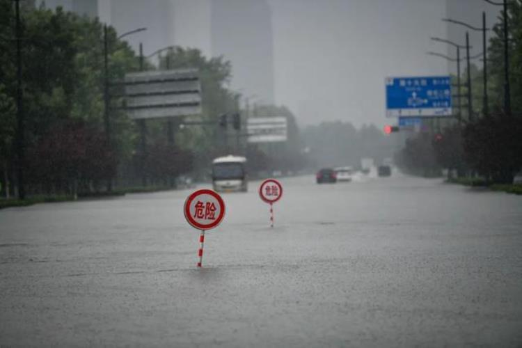 六问河南特大暴雨:这里为何成为全国强降雨中心,河南遭遇特大暴雨哪个地方最严重