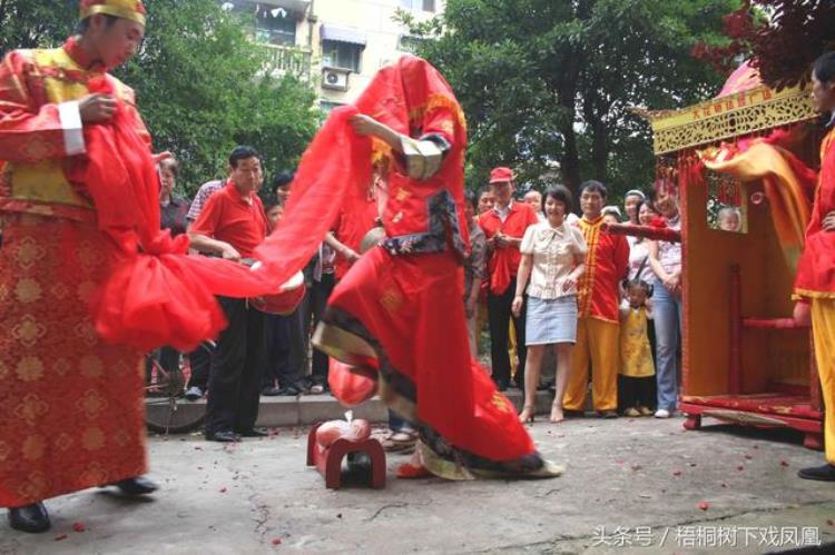 婚鞋为什么是红色的,婚鞋文案